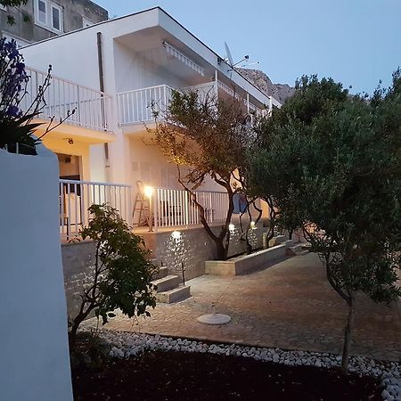 פודאצה Apartments Santic מראה חיצוני תמונה