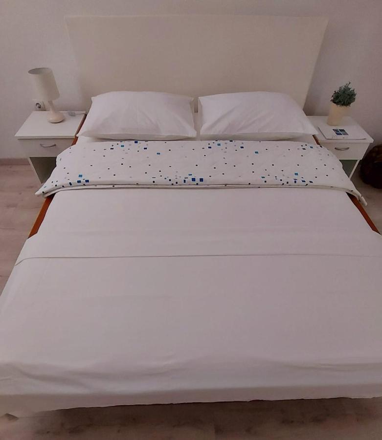 פודאצה Apartments Santic מראה חיצוני תמונה